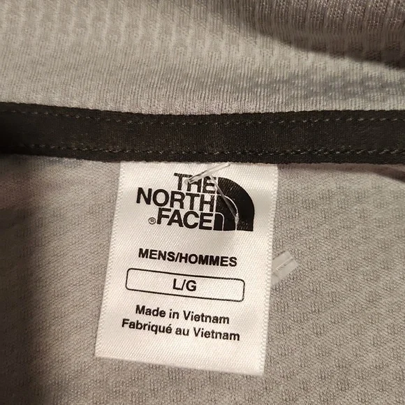The North Face 1/4 Zip - Large - Picture 5 of 9